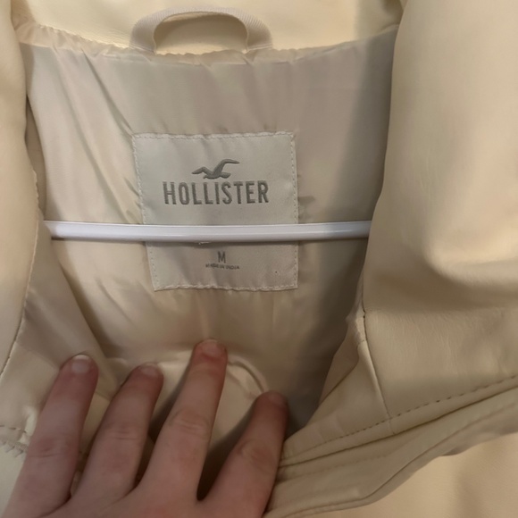 Hollister women's ultimate vegan lather puffer vest medium (095) - Picture 2 of 6